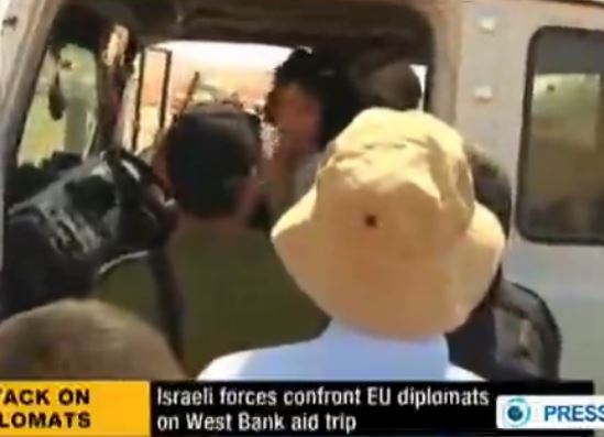 Israeli Soldiers French Diplomat talking