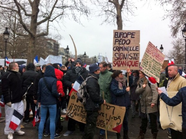 Paris Prostest signe Europe under foot of criminal zionist satanists