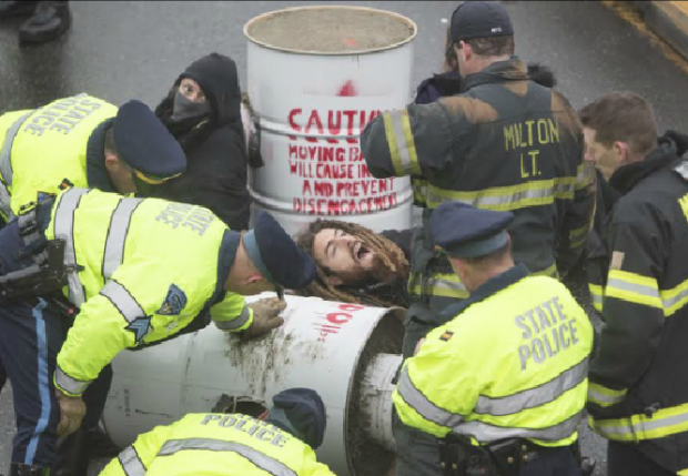 http://www.bostonglobe.com/metro/2015/01/15/protesters-block-traffic-southeast-express-northbound/G3aLvpDWRixI2I6SVyaErM/story.html