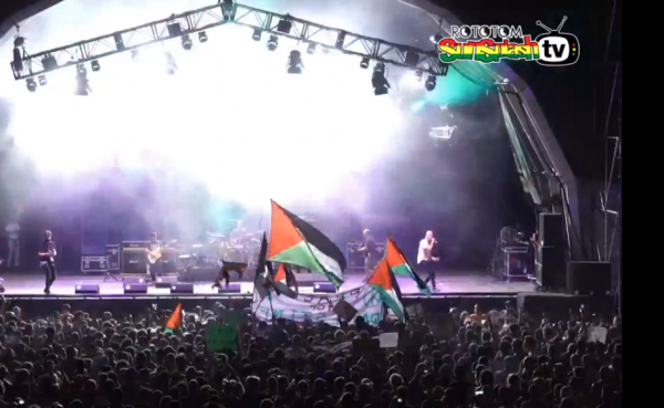 Matisyahu on stage Rototom Sunsplash Palestinian Flags