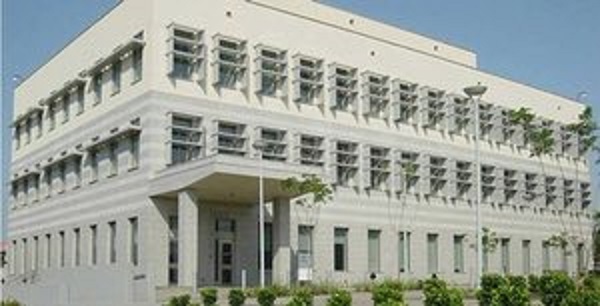 https://www.theguardian.com/world/2016/dec/04/fake-us-embassy-in-ghana-shut-down-after-ten-years-issuing-visas