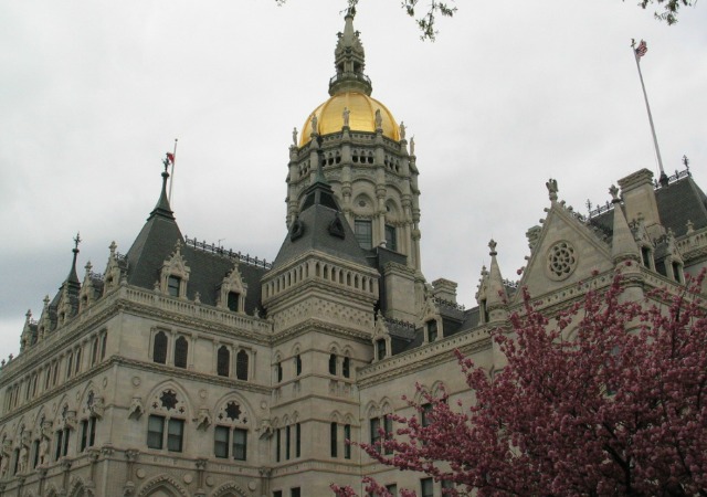 https://commons.wikimedia.org/wiki/File:HartfordCapitol1.JPG